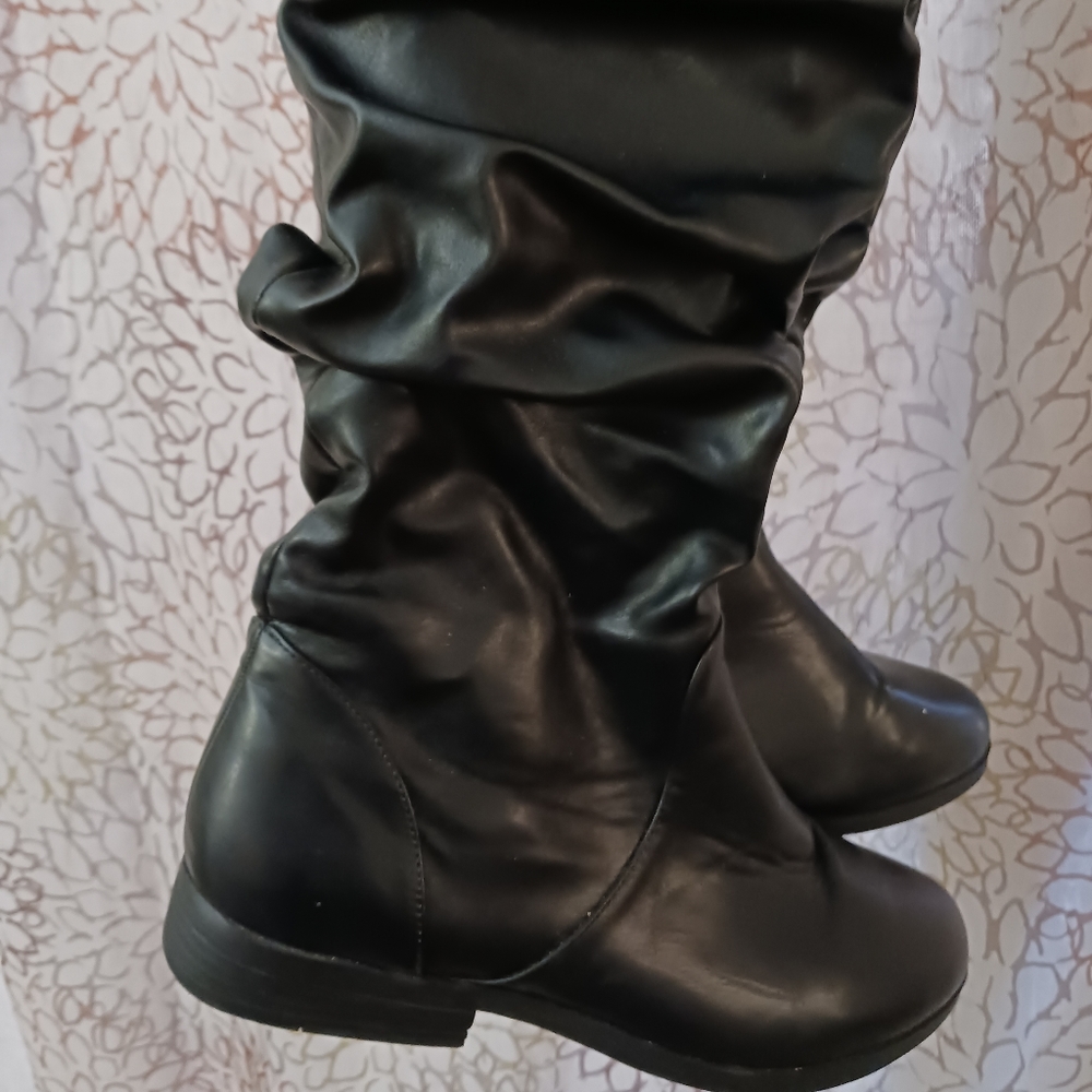 Boots - Picture 2 of 4